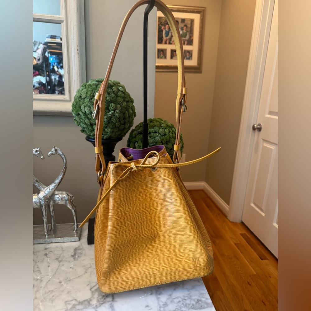 Louis Vuitton - Authentic - Yellow Epi Petite Noe w/purple interior - EUC AR0934